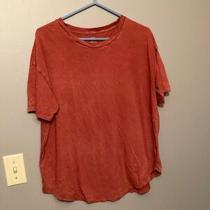Aerie rust coloured oversized tee with intentional notching.